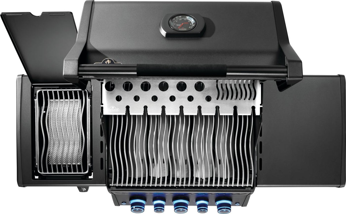 Napoleon Phantom Rogue PRO-S 425 RSIB matte black gas grill - front view