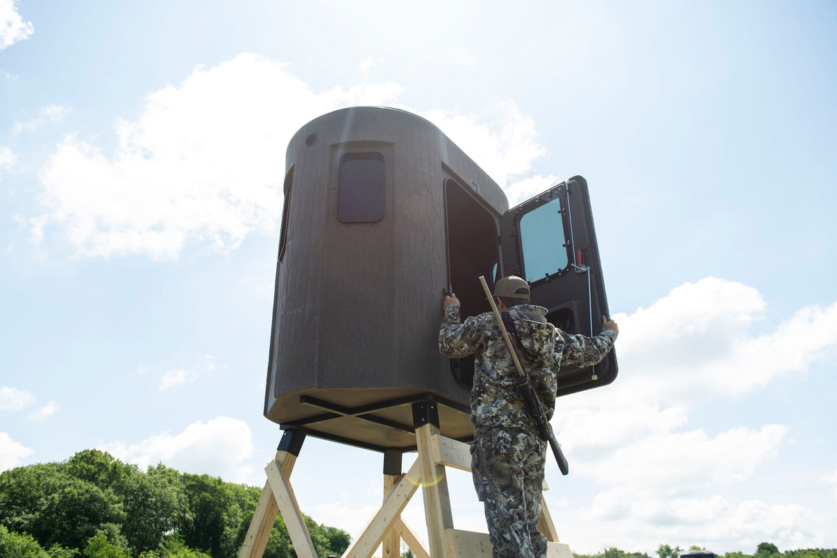 Stump 2 Pro Hunter Phantom blind in hunting environment